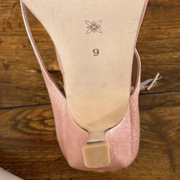 BCBG New Heel - Picture 4 of 5